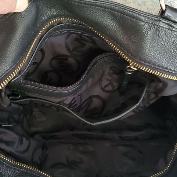 Michael Kors Large Leather Austin Bag in Black - Picture 13 of 15